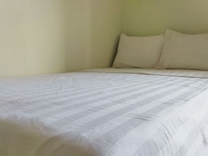 Standard Double Room | Free WiFi - Homestay Susanto (Pati)