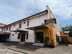 Front of property - Hotel Mustika Syariah (Blora)