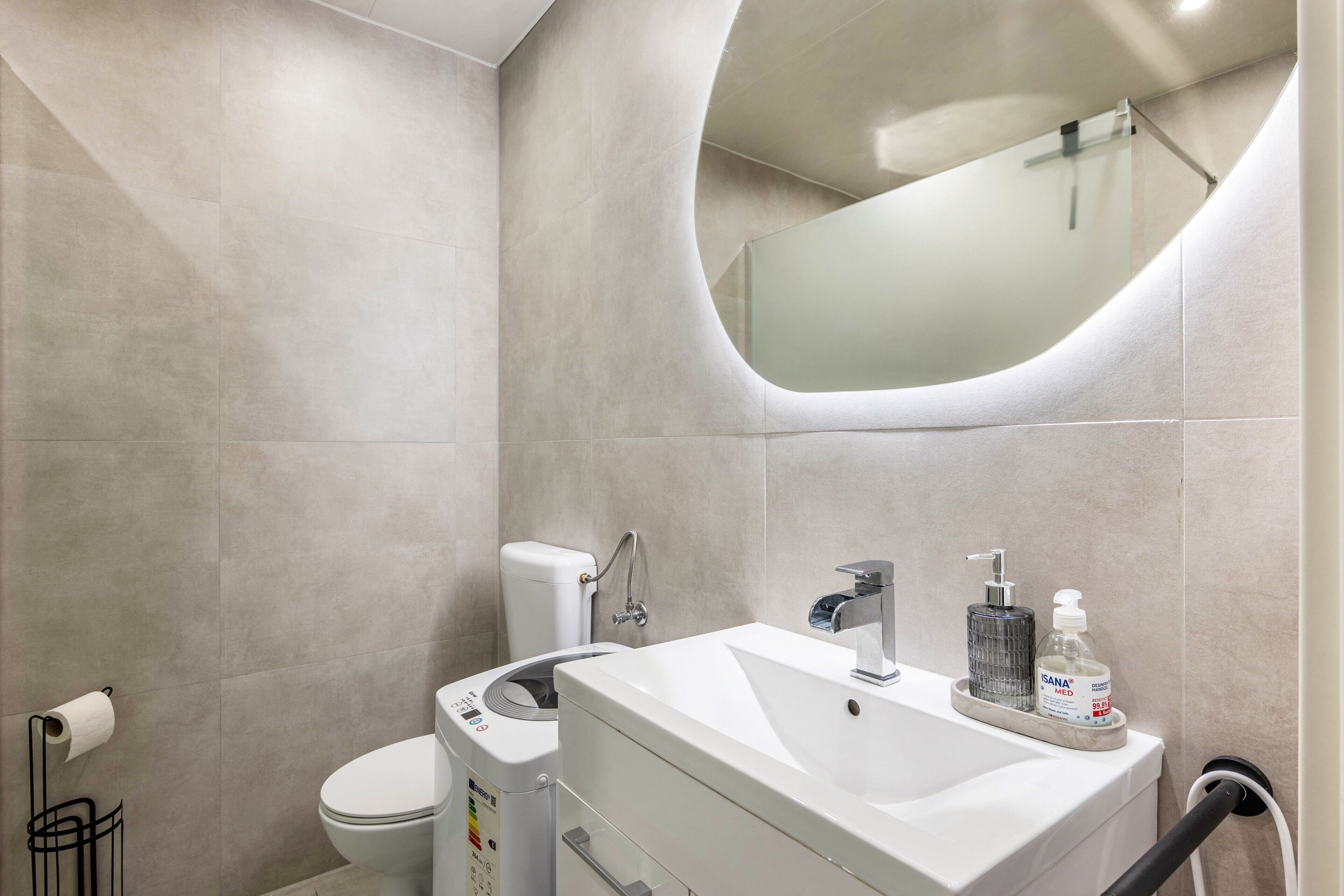 Ducha, secador de pelo, toallas