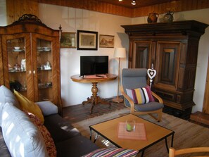 TV, fireplace, DVD player, stereo