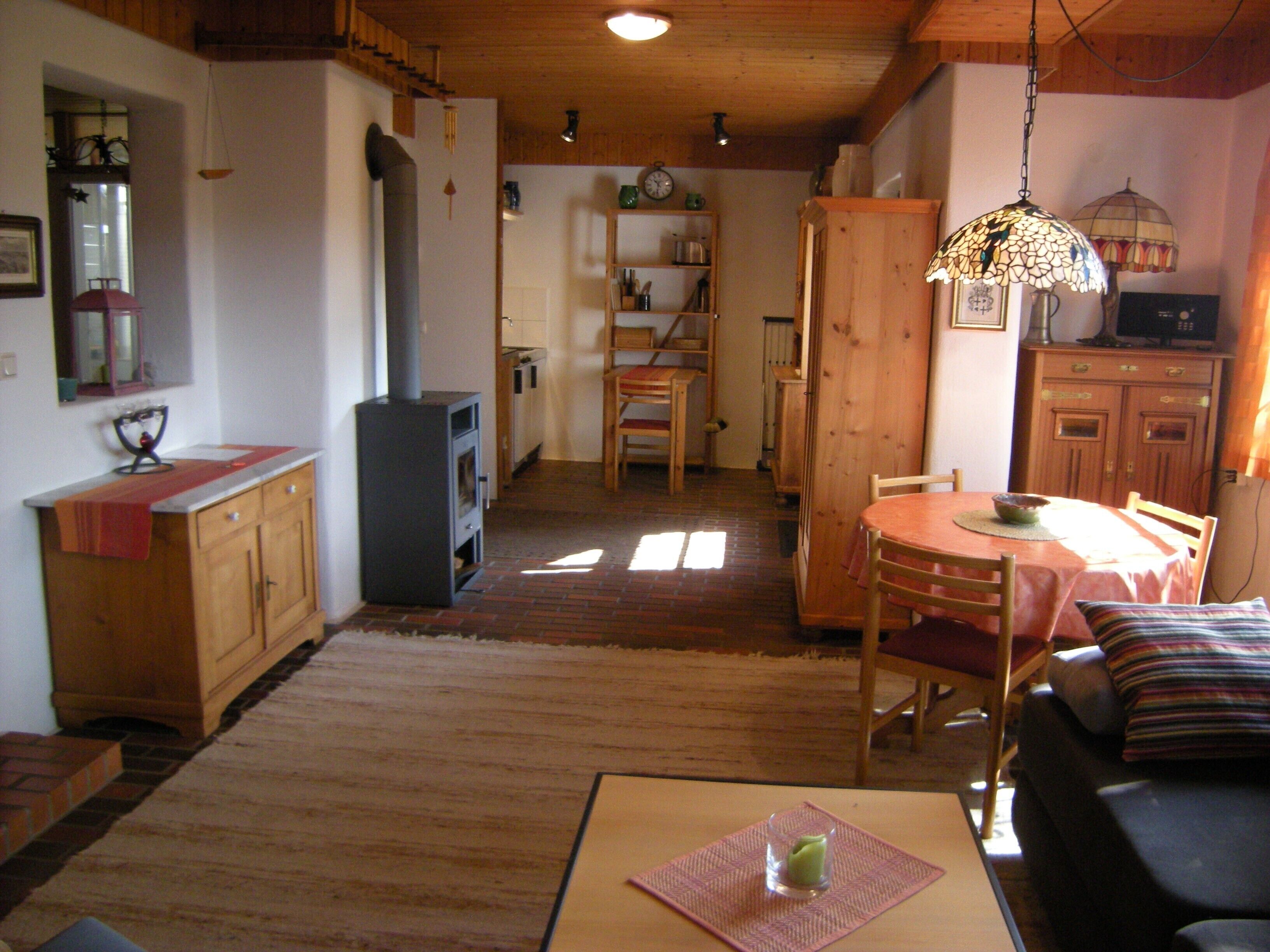 Fernseher, Kamin, DVD-Player, Stereoanlage