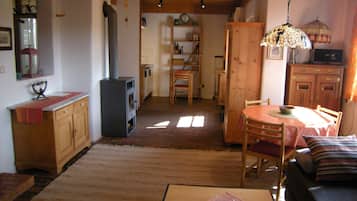 Fernseher, Kamin, DVD-Player, Stereoanlage