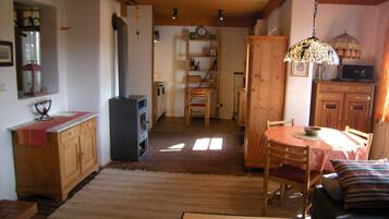 Fernseher, Kamin, DVD-Player, Stereoanlage