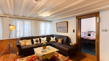 TV, fireplace, stereo
