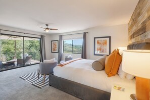 3 habitaciones, escritorio y tabla de planchar con plancha 