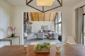 Smart TV, fireplace, stereo, offices