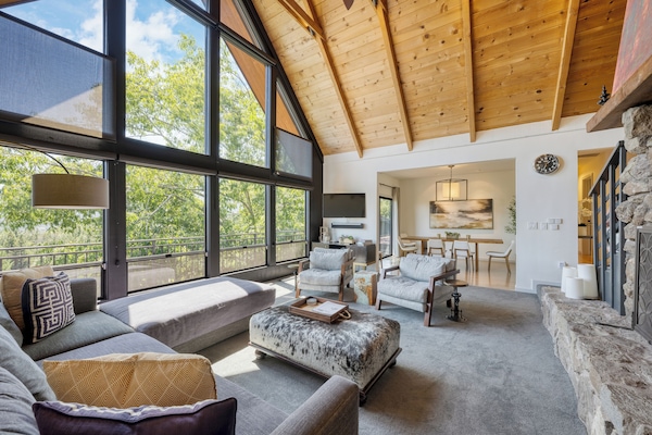 Smart TV, chimenea, estéreo, oficina