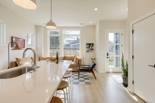 Stunning New Build in East Nash | Minutes to Broadway | The Stage by AvantStay