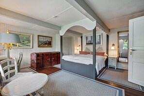 2 bedrooms, iron/ironing board, free WiFi, bed sheets - Vacation home 'Poppenstuuv', idyllic baroque fairytale garden, sauna, parking, Wi-Fi (Stadum)