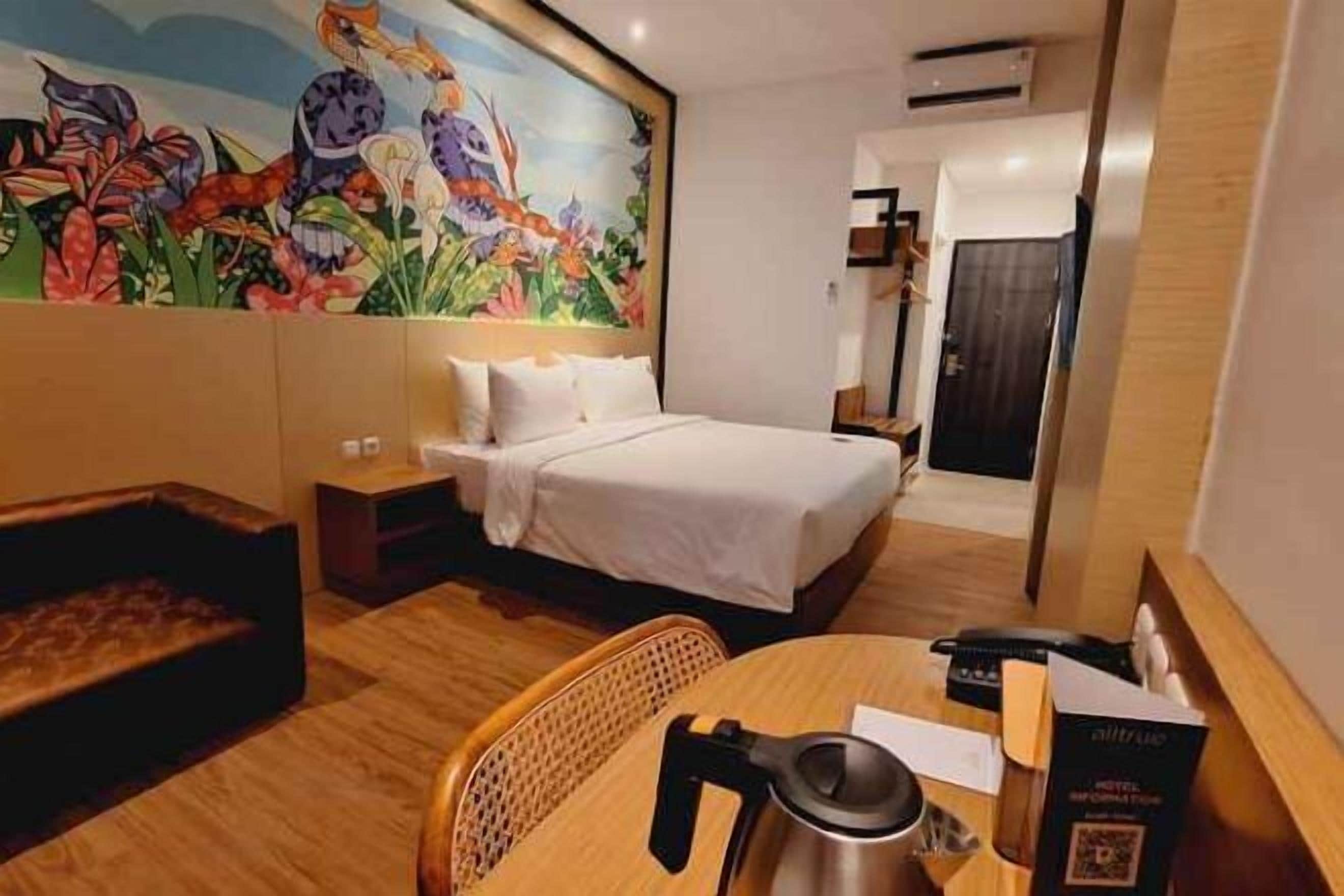 Työpöytä, äänieristys, ilmainen Wi-Fi