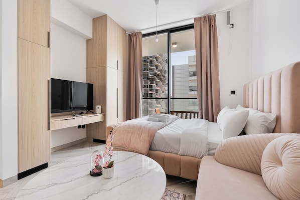 1 bedroom, in-room safe, iron/ironing board, free WiFi