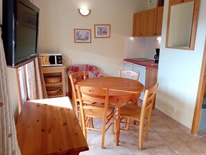 Apartment | Dining - Terrasses D 501 - Parc Nat. Vanoise Appart. 5 Pers (Val-Cenis)