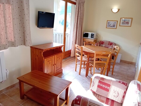 Apartment | Living area - Terrasses D 501 - Parc Nat. Vanoise Appart. 5 Pers (Val-Cenis)