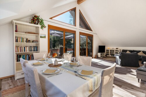 Holiday Home with Mountain View, Large Terrace and Wi-Fi