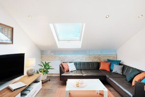 Televisión, chimenea