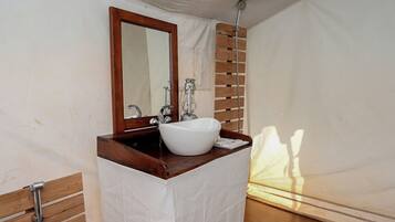 Luxury Tent, River View | 20 bedrooms