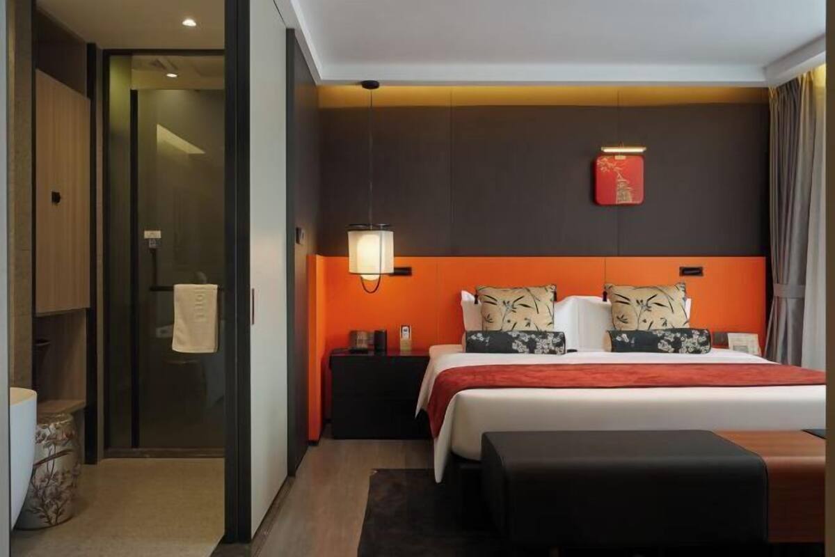 1 bedroom, premium bedding, down comforters, Select Comfort beds