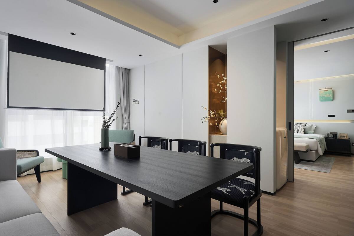 Habitación Business, 1 habitación, bañera, vistas al canal | Ropa de cama de alta calidad y edredones de plumas