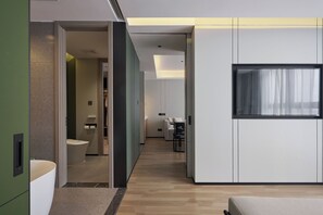 Business Room, 1 Bedroom, Bathtub, Canal View | Living area | 52-inch LCD TV with digital channels, smart speakers, printers