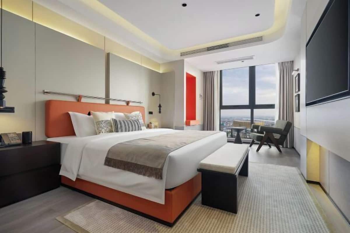 1 bedroom, premium bedding, down comforters, Select Comfort beds