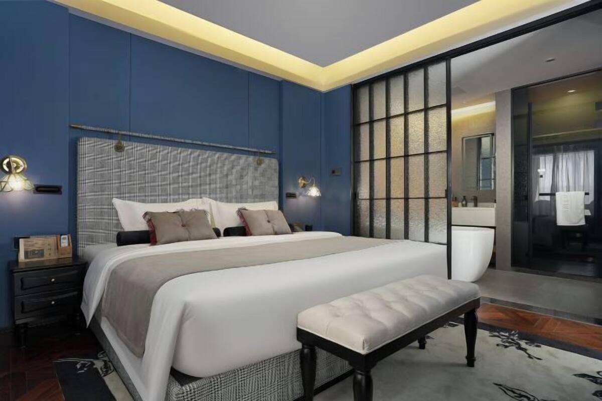 1 bedroom, premium bedding, down comforters, Select Comfort beds