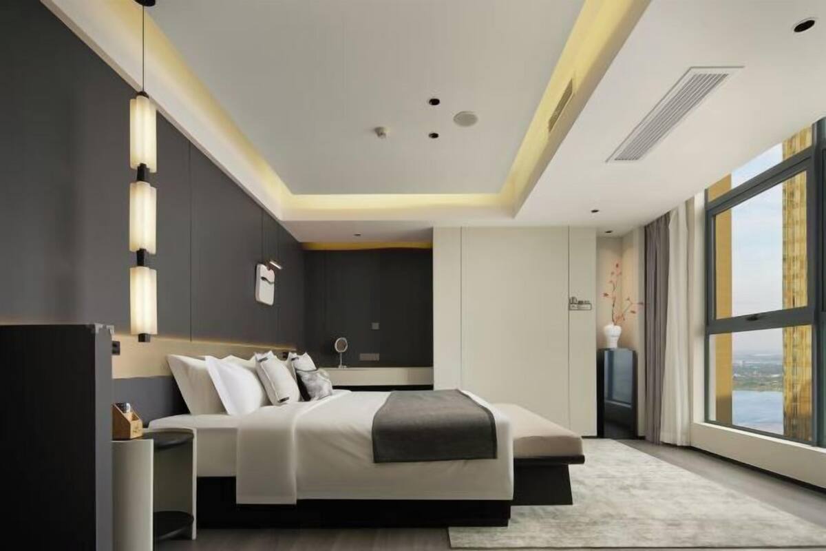 1 bedroom, premium bedding, down comforters, Select Comfort beds