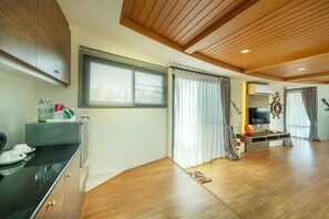 Signature Studio Suite | Living area - Boathouse Boutique Riverside (Nakhon Chai Si)