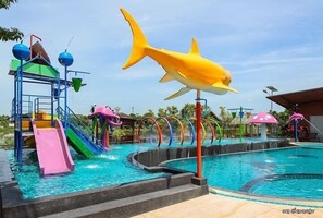 Outdoor pool - Boathouse Boutique Riverside (Nakhon Chai Si)