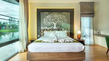 Signature Double Room | Desk, laptop workspace, blackout drapes, free WiFi