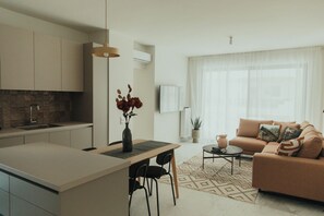 Laptop workspace, iron/ironing board, free WiFi - MGM Residencies (Athens)