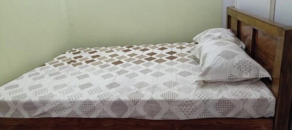 Deluxe Triple Room, City View | Free WiFi, bed sheets