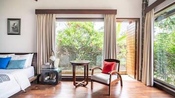 Villa Supérieure, vue mer | Salle de séjour | Télévision à écran plat