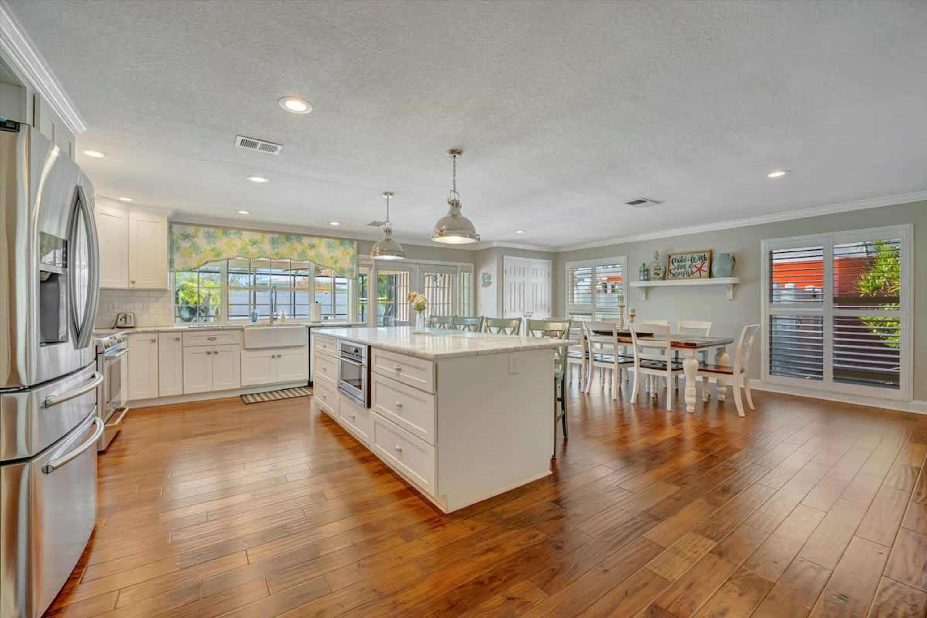 House | 4 bedrooms, desk, Internet