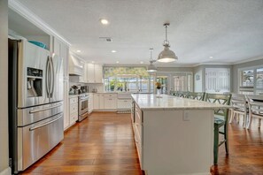 Ferienhaus | 4 Schlafzimmer, Schreibtisch, Internetzugang