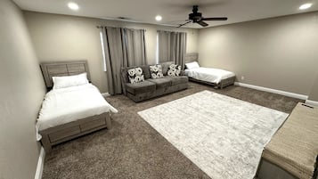 5 habitaciones, tabla de planchar con plancha, wifi y ropa de cama