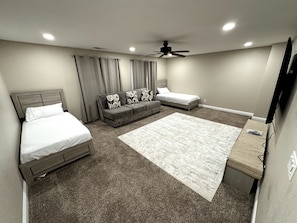 5 bedrooms, iron/ironing board, WiFi, bed sheets