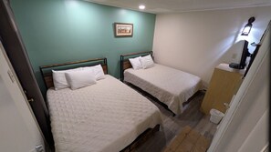 3 bedrooms, desk, iron/ironing board, WiFi
