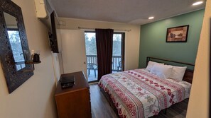 Desk, iron/ironing board, WiFi - Winterplace D106 Ski in Ski out condo First floor (Ghent)