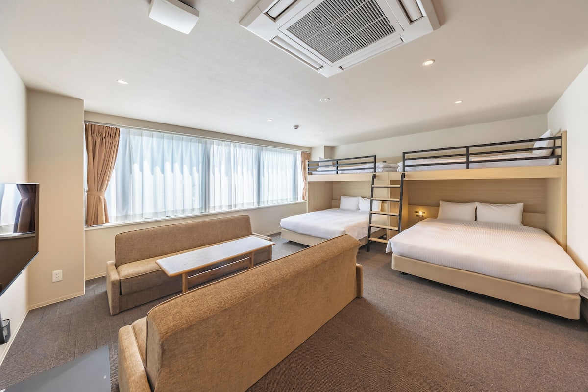 Private Family Room for 6-8 with Private Shower room, Non Smoking | Soundproofing, free WiFi, bed sheets