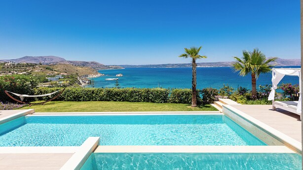 A pool with a view of the sea and mountains. - Miraida Exclusive Residence (Apokoronos)