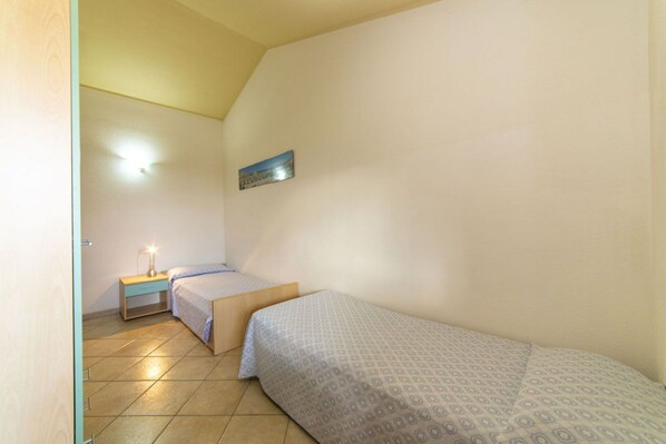 2 Schlafzimmer, Reisekinderbett, Bettwäsche