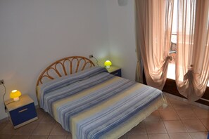 2 Schlafzimmer, Reisekinderbett, Bettwäsche