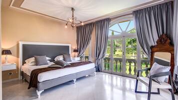 6 habitaciones, tabla de planchar con plancha y cuna de viaje