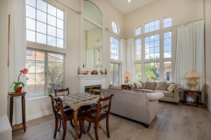 House | 5 bedrooms, Internet - Newly Remodeled Suburban House (Diamond Bar)