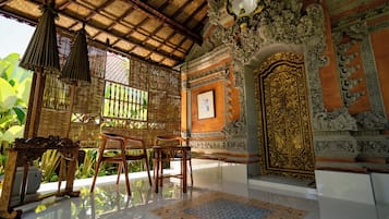 Quarto casal superior, vista para o jardim | Sacada