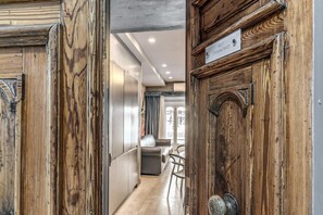 Deluxe-Apartment | Wohnbereich | Fernseher