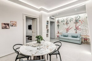 Luxury Apartment | Private kitchenette | Fridge, microwave, oven, stovetop - Lady Diamond (Naples)