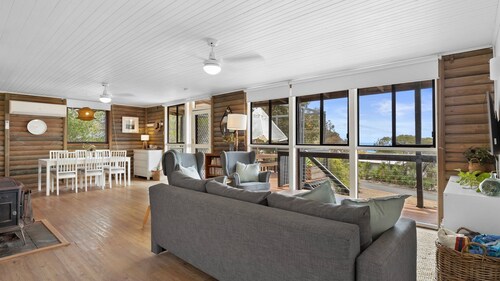 The Log Cabin - 2 Scenic View Drive, Second Valley