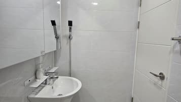 Secador de pelo, papel higiénico