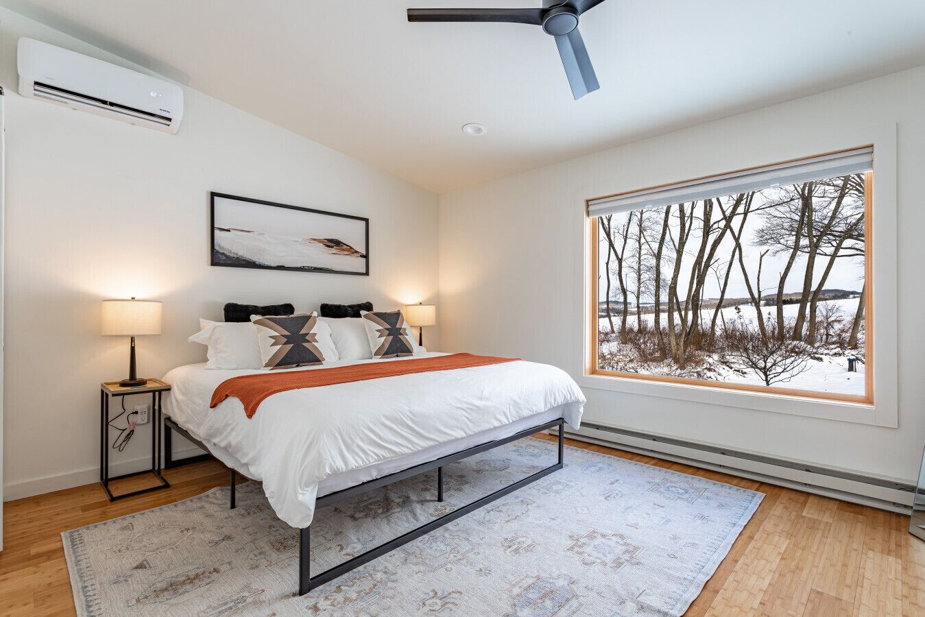 3 bedrooms, desk, iron/ironing board, travel cot